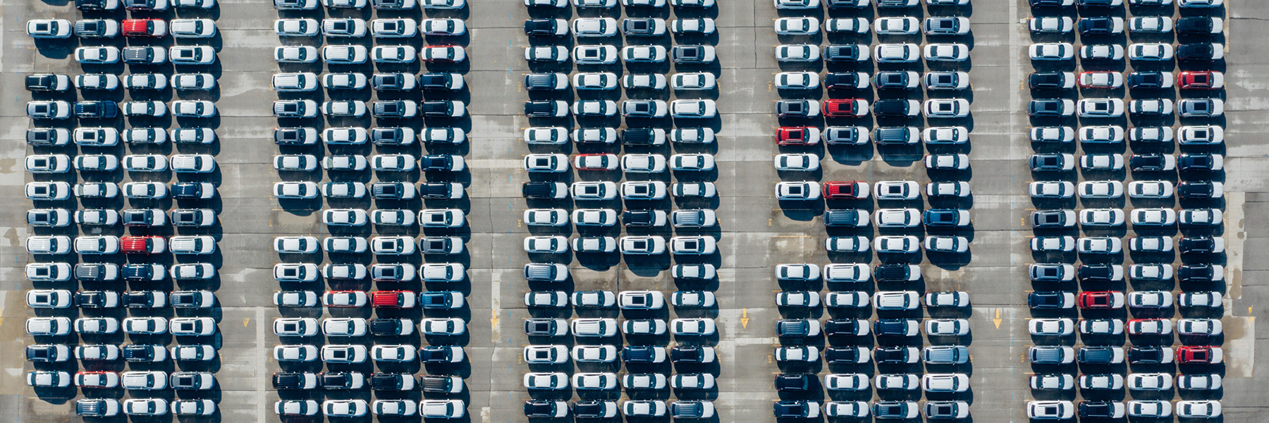YFile featured image by Photo by Kelly L from Pexels shows a parking lot