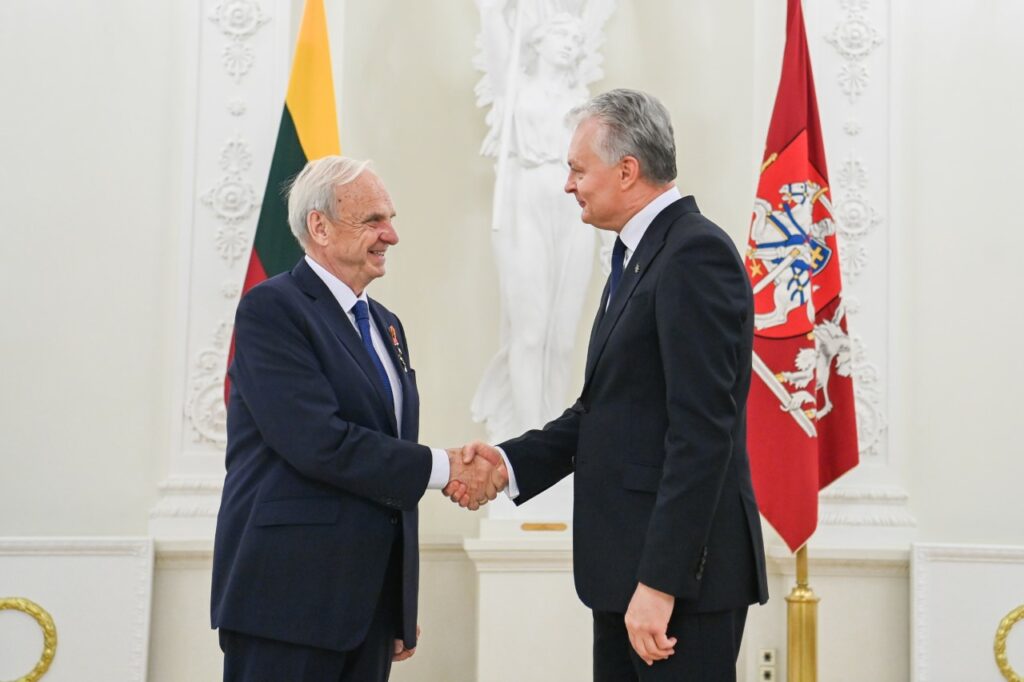 York University UNESCO Chair Charles Hopkins received the Lithuanian State Award on July 6 from President President of the Republic of Lithuania Gitanas Nausėda