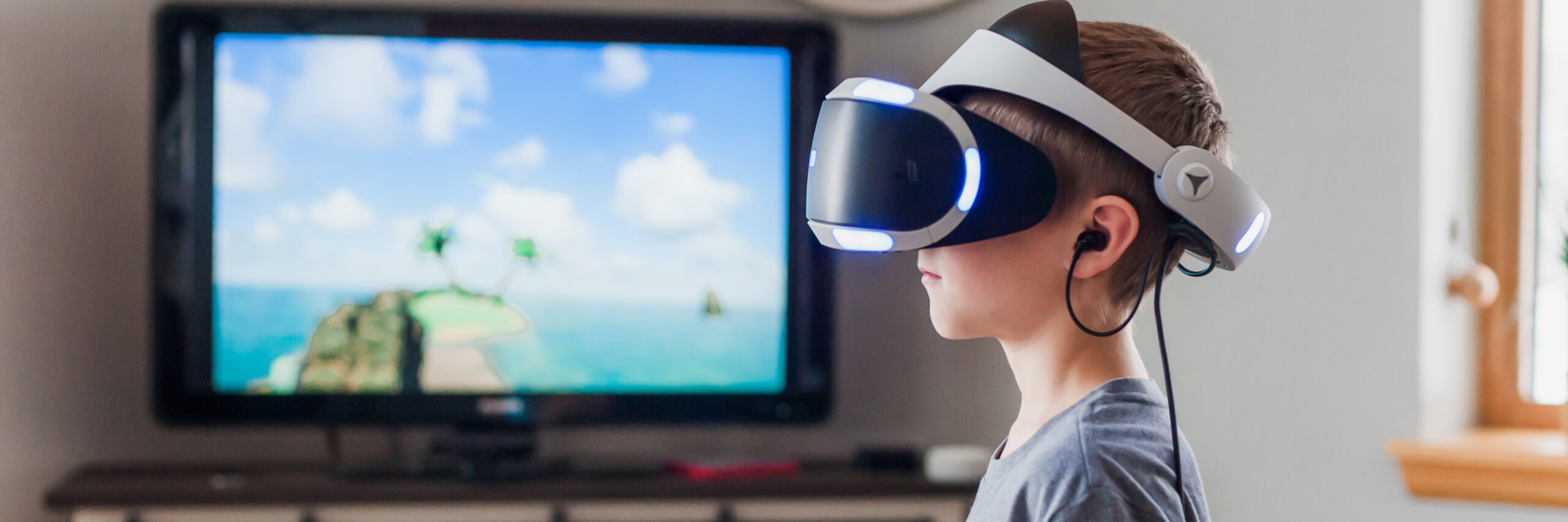 child using virtual reality goggles